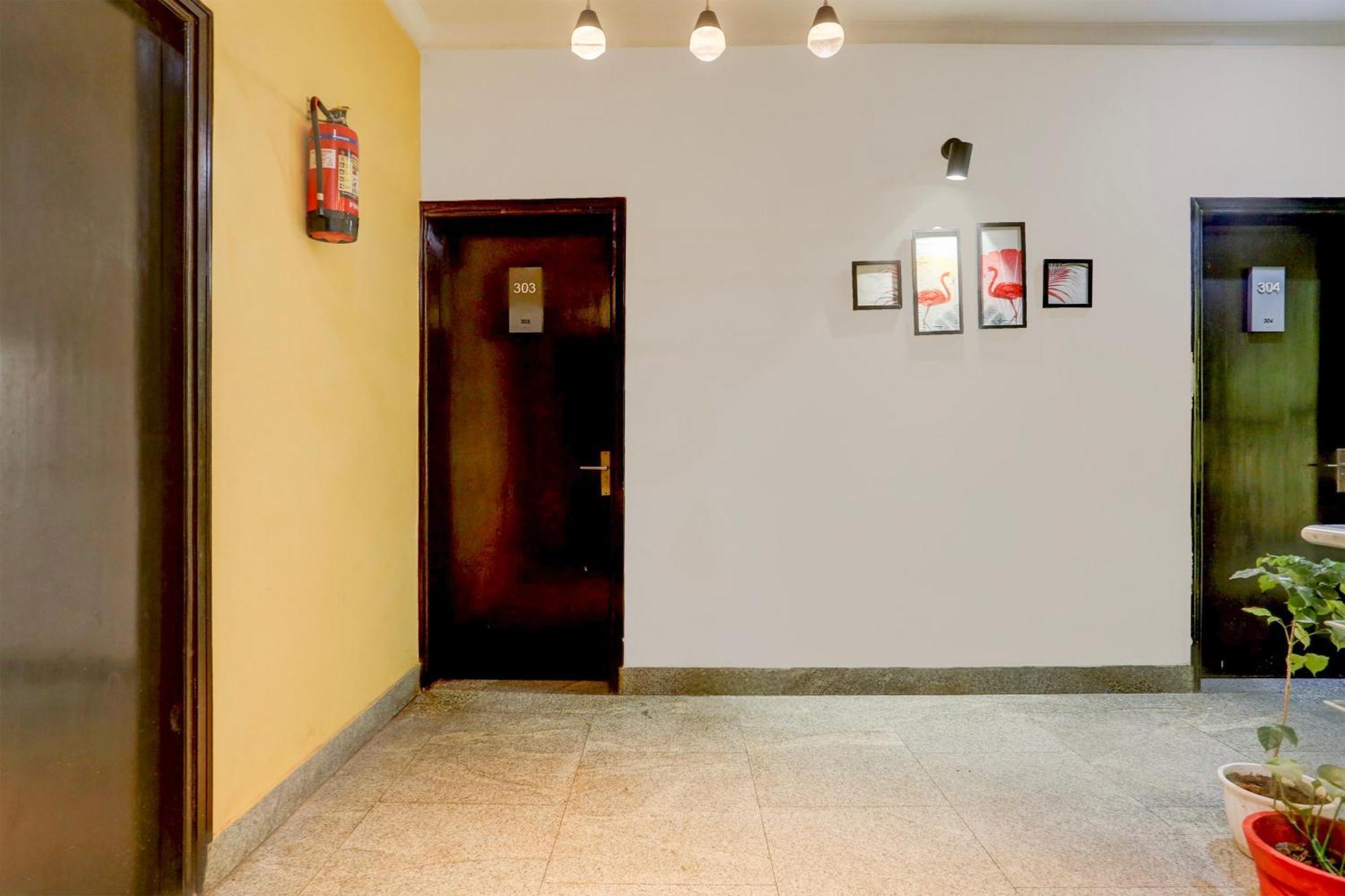 Super Townhouse Sushant Lok Phase 1 Formerly Hotel Neven Gurgáon Exteriér fotografie